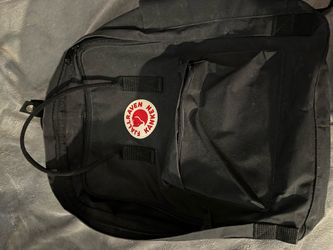 Black Fjällräven Kånken backpack