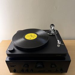 Clearaudio Concept Turntable (Brand New) + Onkyo Integra A-809 Stereo Amplifier