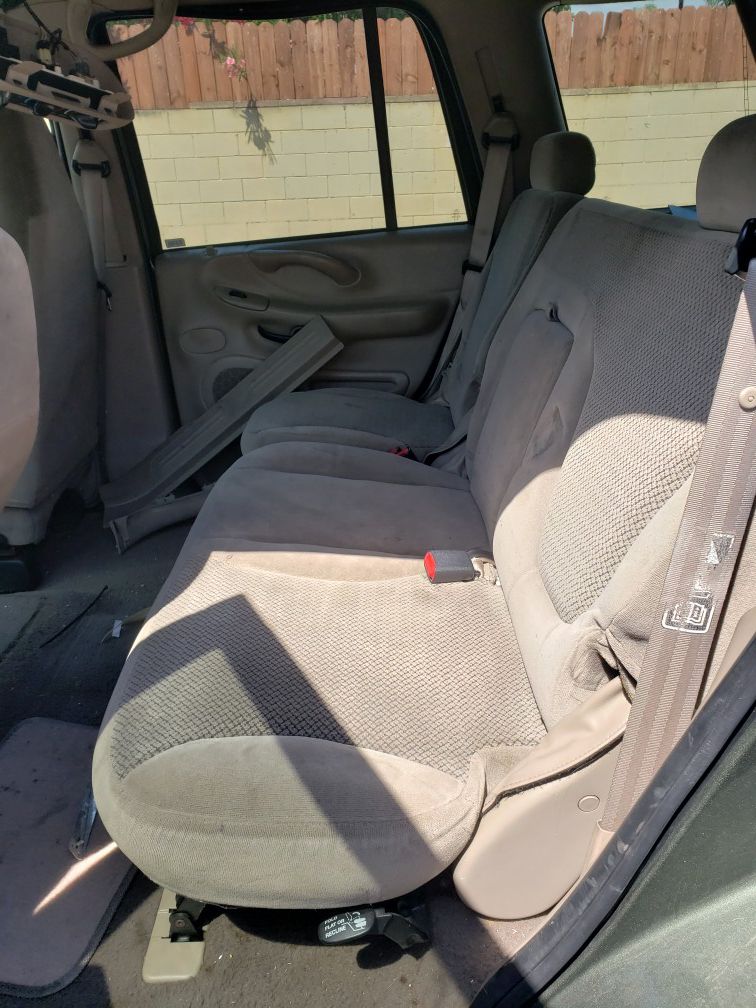 2001 Ford Expedition free back seat and third row seat