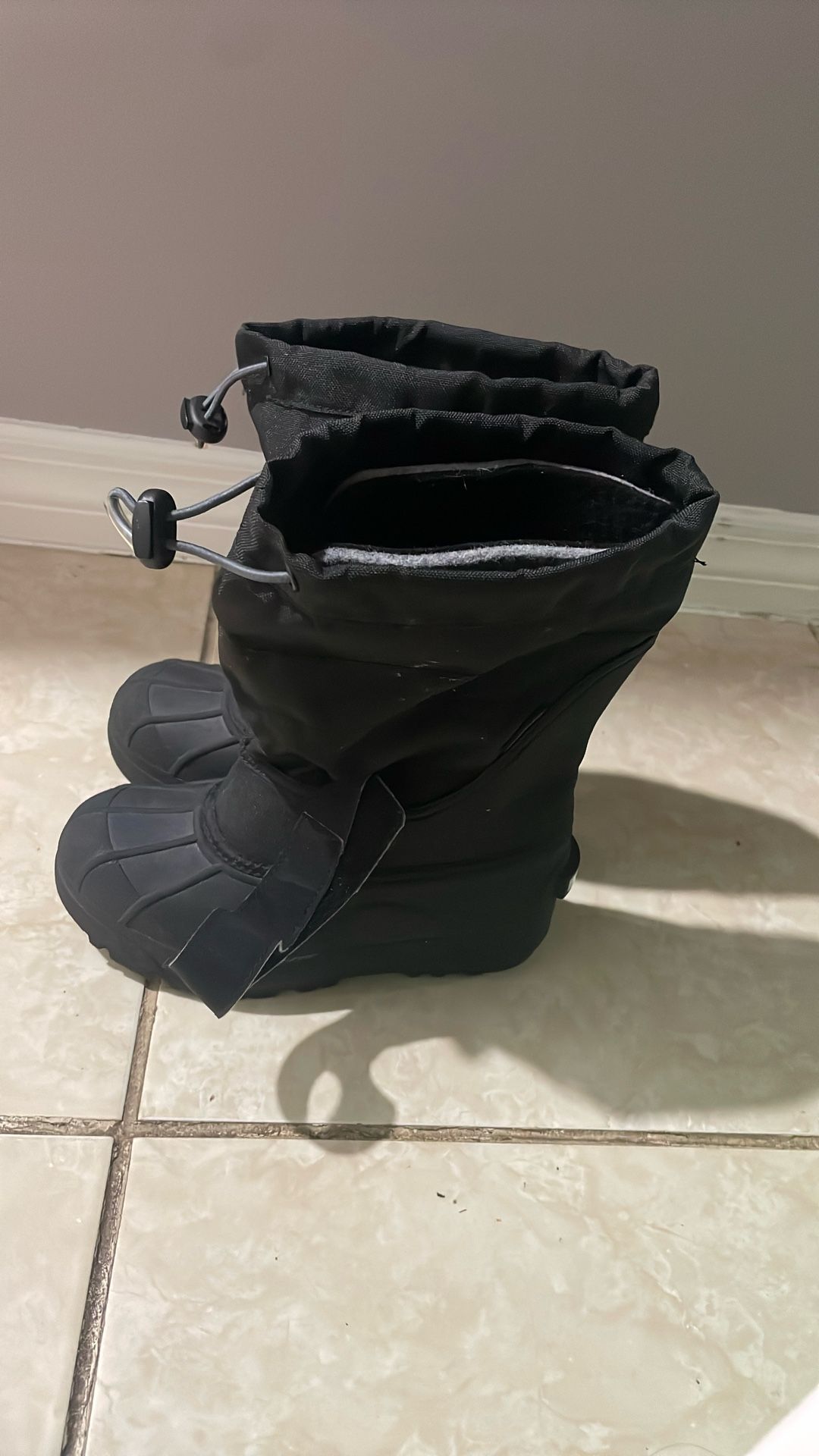 Columbia Snow Boots Size 2 Kids
