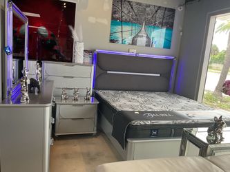 Gorgeous Super Modern 5 Pc Bedroom Set With Free Mattress  50% Off
