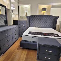 Grey Or Blue Velvet 4 Piece Queen Bedroom Set 🔥FINANCING AVAILABLE 