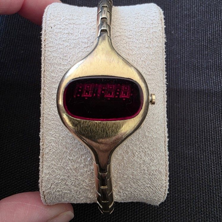 VTG Hamilton 901 Red Led 24mm Digital Gold Tone 990576 Watch For Parts Or Repair