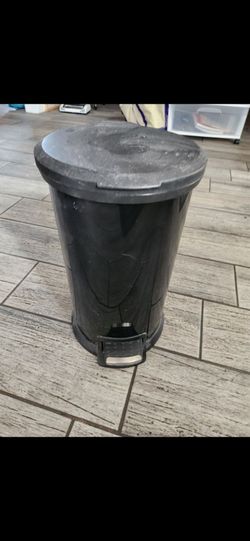Black Plastic Step Trash Can