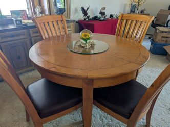 Dining table 4 chairs & extension leaf