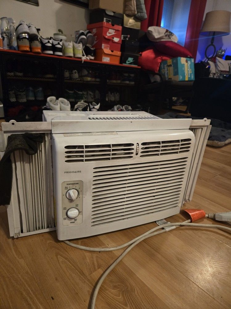 5000 BtU Window Air Conditioner A/C Ac