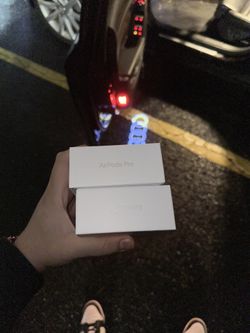 **Bundle Deal** Apple AirPods Pro 2
