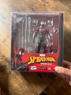 Mafex 276 Spiderman miles morales renewal version