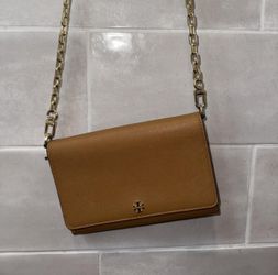 Tan and brown Tory Burch leather crossbody bag #crossbodybag