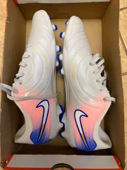 Size 8.5 Nike Tiempo