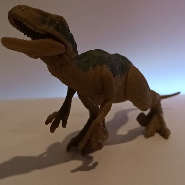 Jurassic World Dino Rivals Velociraptor Echo Dinosaur Action Figure