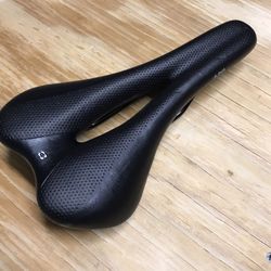 Bontrager Ajna comp bike seat/saddle