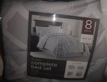 BED BATH & BEYOND KING KILEY 8 PIECE COMFORTER SET NEW!!!