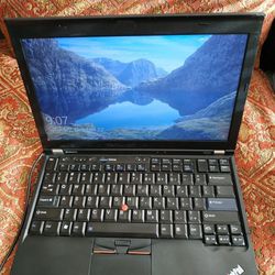 Lenovo Thinkpad X220i Laptop Computer