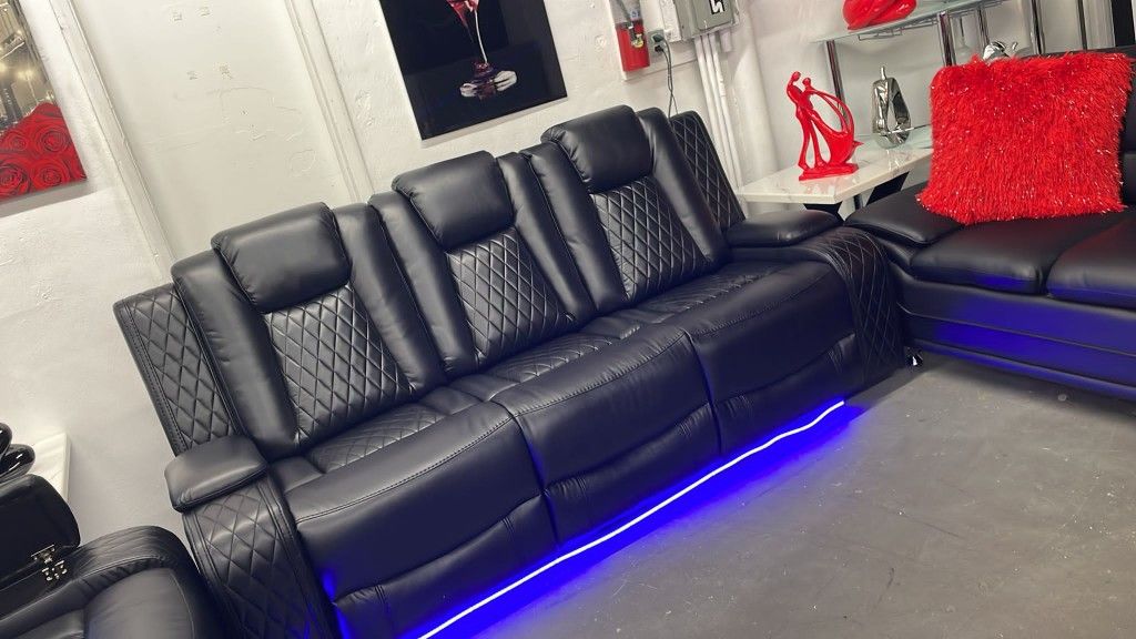 LIVING ROOM- SOFA AND LOVESEAT RECLINABLE. NUEVO EN TIENDA..... ESCRIBAN PARA MAS INFORMACIÓN