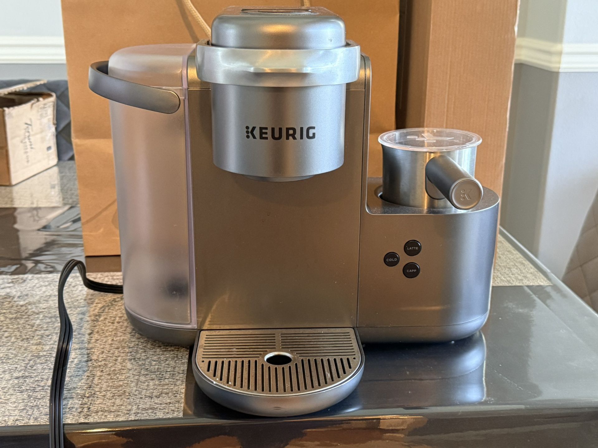 Keurig! Works Great, Pods Included