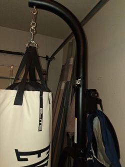 Everlast heavy bag and stand
