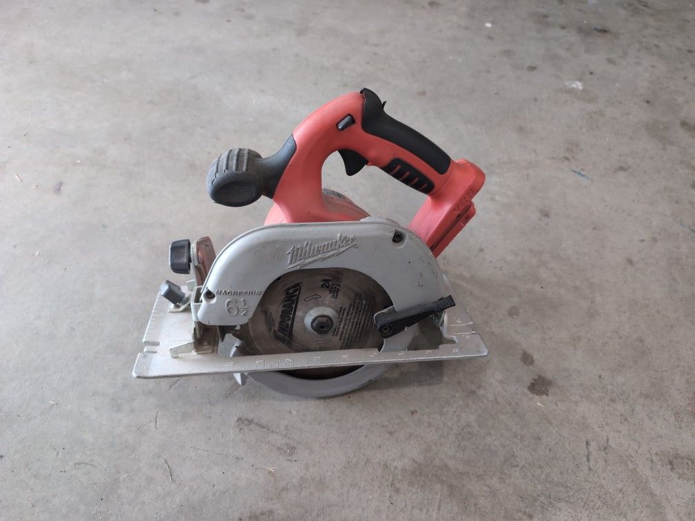 Milwaukee 0730-20 V28 6.5 Inch Cordless Circular Saw
