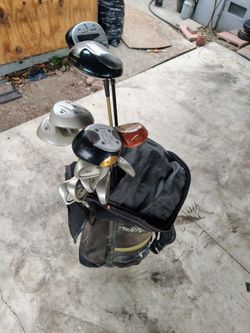 Right-handed golf clubs with bag
