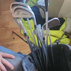  Titleist DCI Iron Golf Clubs and Diablo golf bag (no inserts)