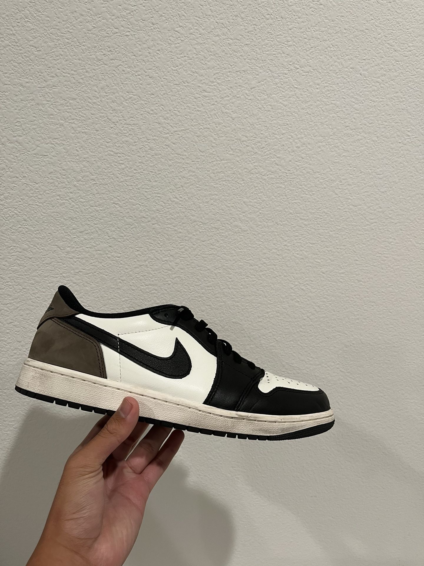 Jordan 1 Low Mocha