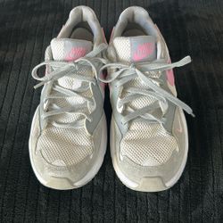 Woman Nike Size7