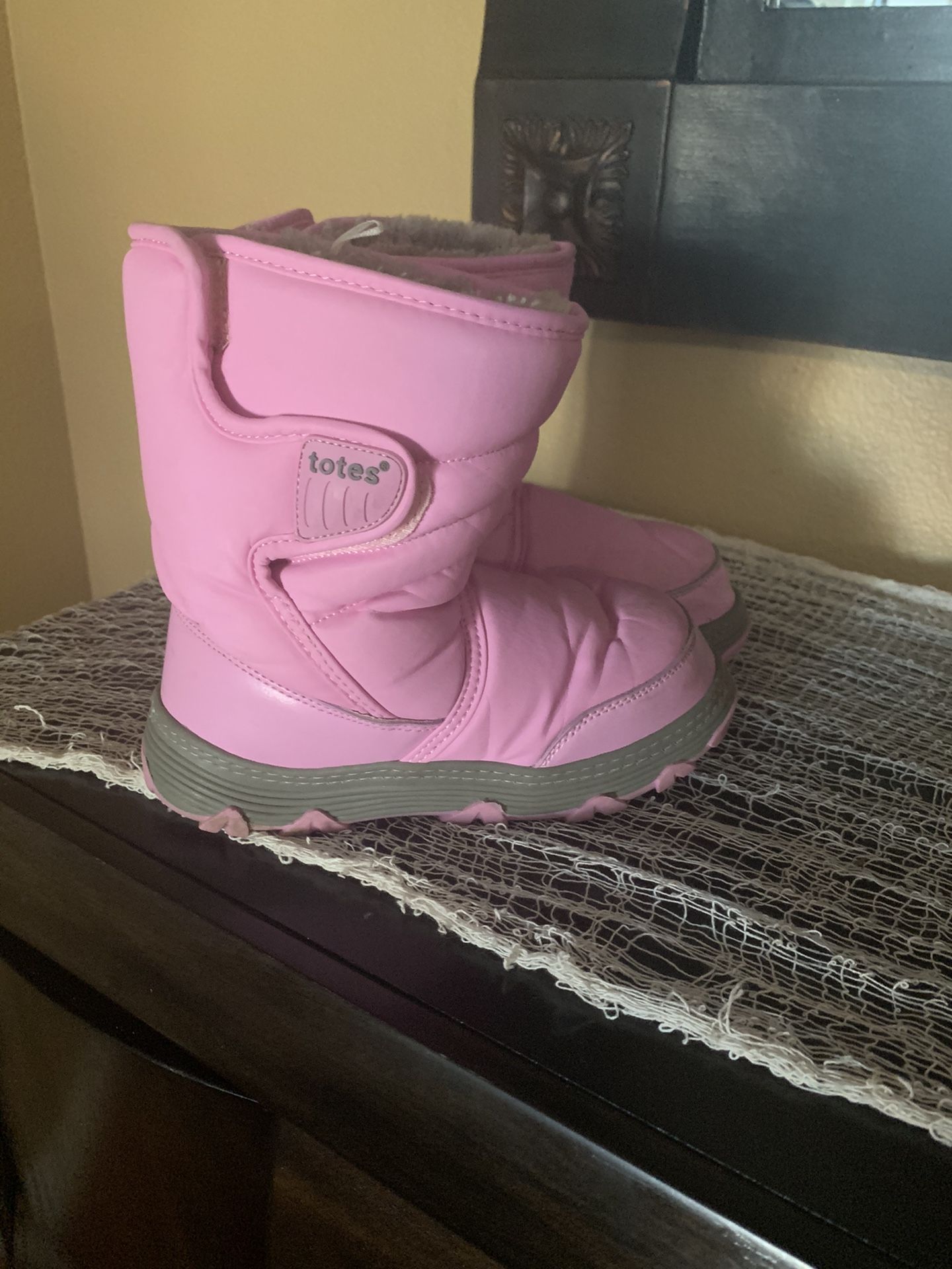 Little girls snow boots size 1