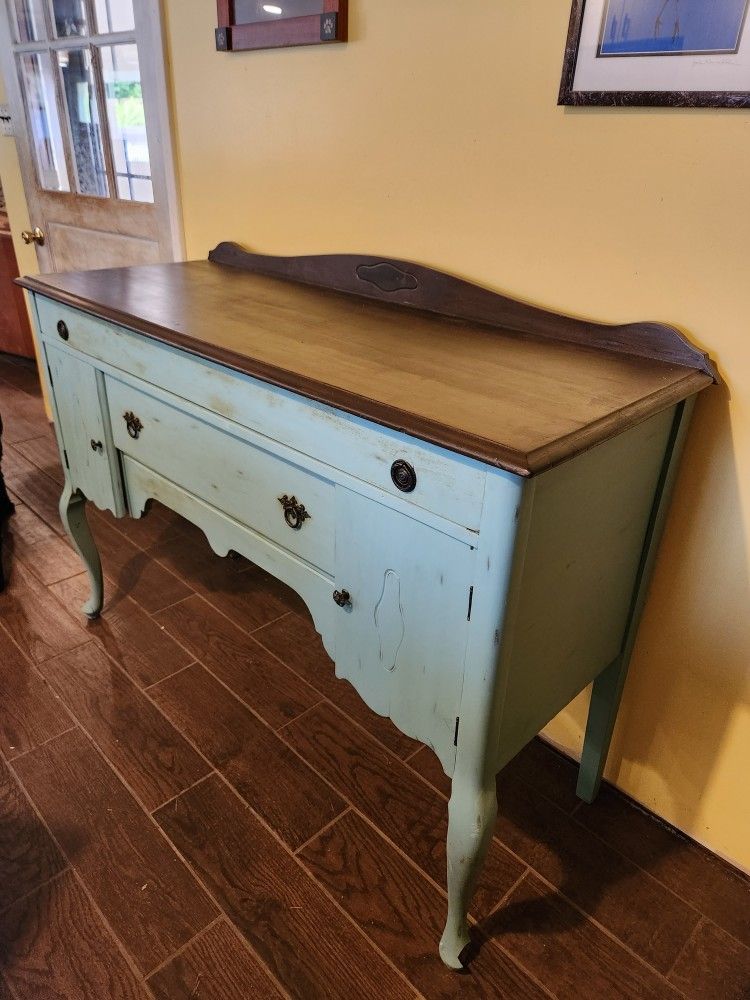 Buffet/entry Table