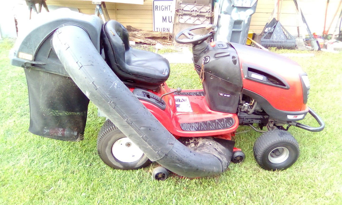 CRAFTSMAN 21HP YARD TRACTOR \ WITH PULL BEHIND CART