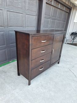 Dresser