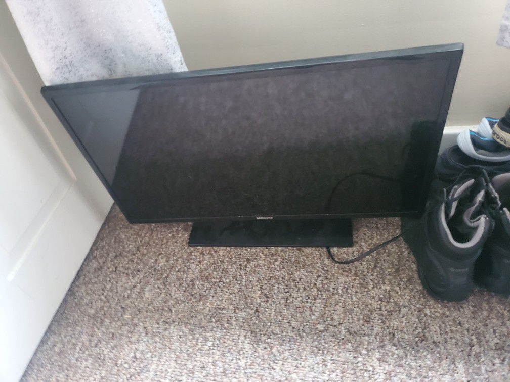 Flat Screen TV With Table Stand