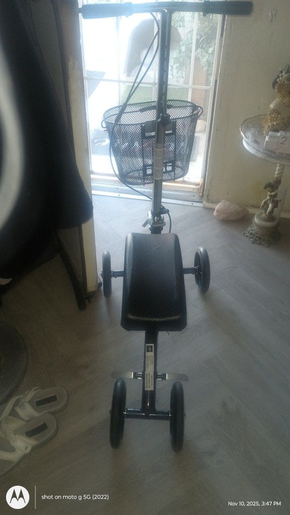 Knee Scooter