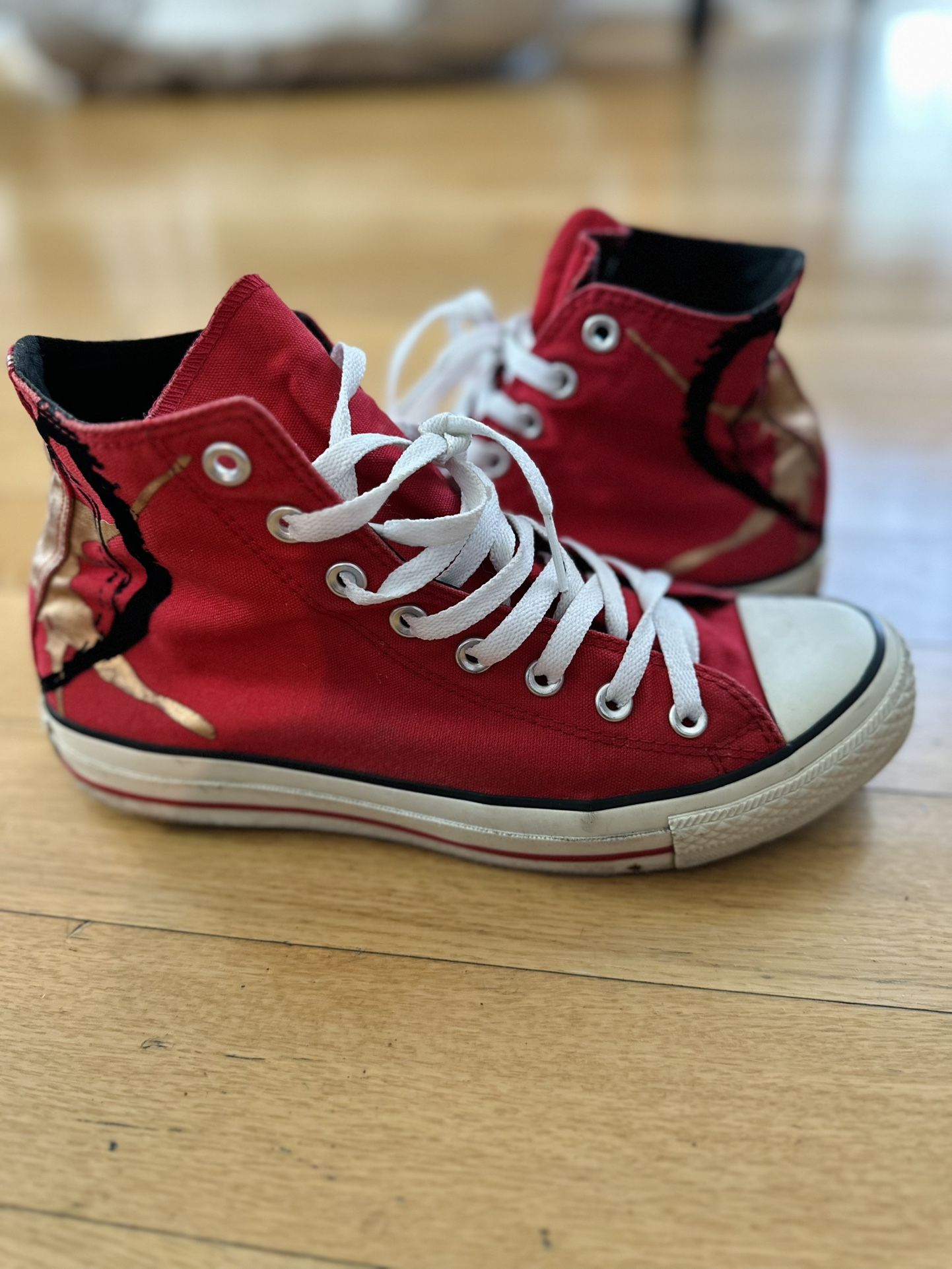 Converse Tennis Shoes
