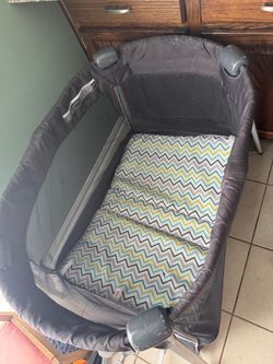 Portable crib fisher price