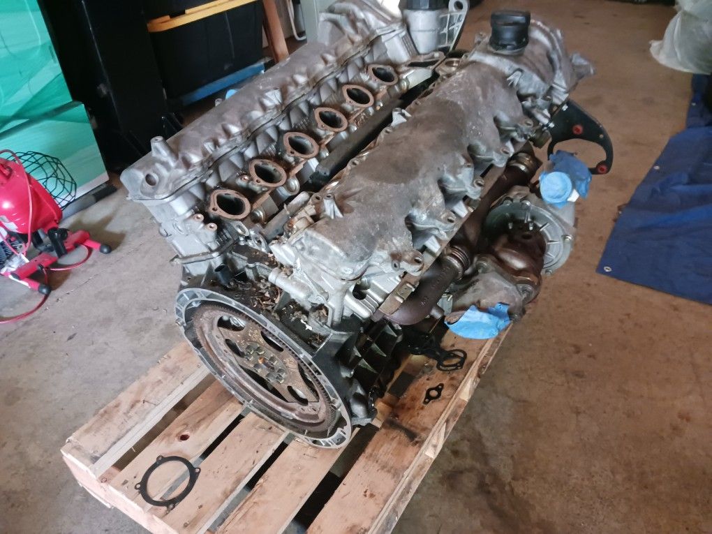 Mercedes M275 engine