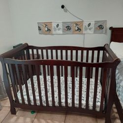 Cuna Grande Para Bebe . Incluye Colchón Y Desechable De Pañales 