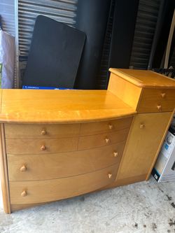 BABY CHANGING TABLE/ DRESSER/ IN GREAT CONDITION