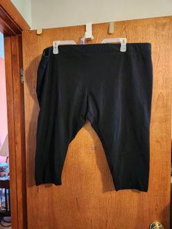 AVA & VIV Black Capri Pants