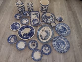 Set of 28 pieces fine china