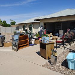 550 Items - SERIOUS INQUIRIES ONLY - ALL ITEMS MAKE REASONABLE OFFERS - 

OFFICE MEDICAL, KITCHEN, MASSAGE EXAM TABLE, FILE CABINET SAFE, DESK, etc

V