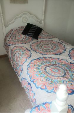 Girls bedroom set  3 piece with mirror.
