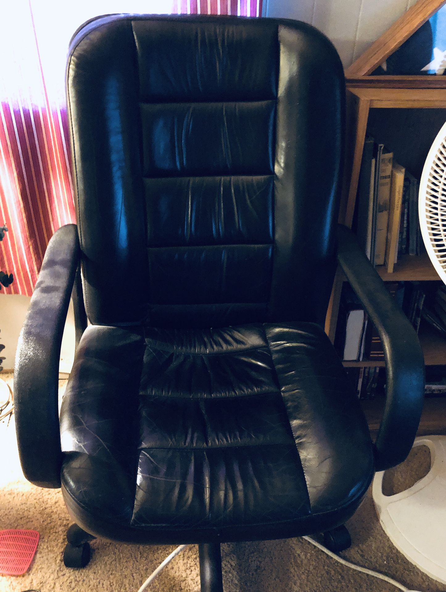 Office chair and Futon great shape