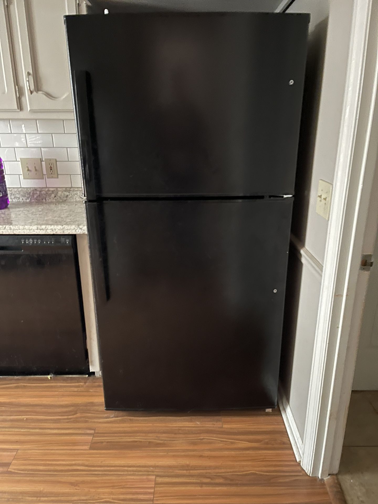 Fridge Works Good- Moving Needs Gone