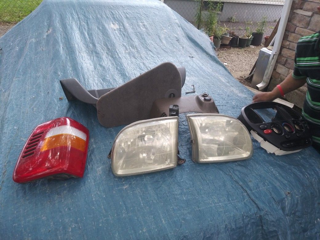 Miscellaneous Toyota Tundra truck parts 2001