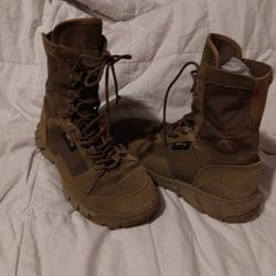 Military boots new size eight fifty dollars