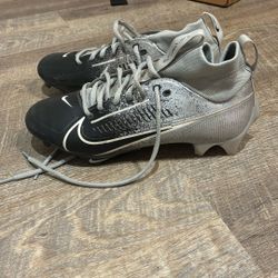Nike Cleats Brand New 130$ But They Are A Little Used