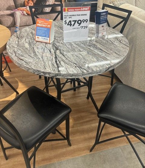 Brand New 5 piece Dining/kitchen Table Set