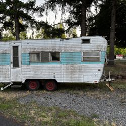 60s Travel Trailer 16’