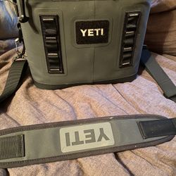YETI Hopper Flip 12