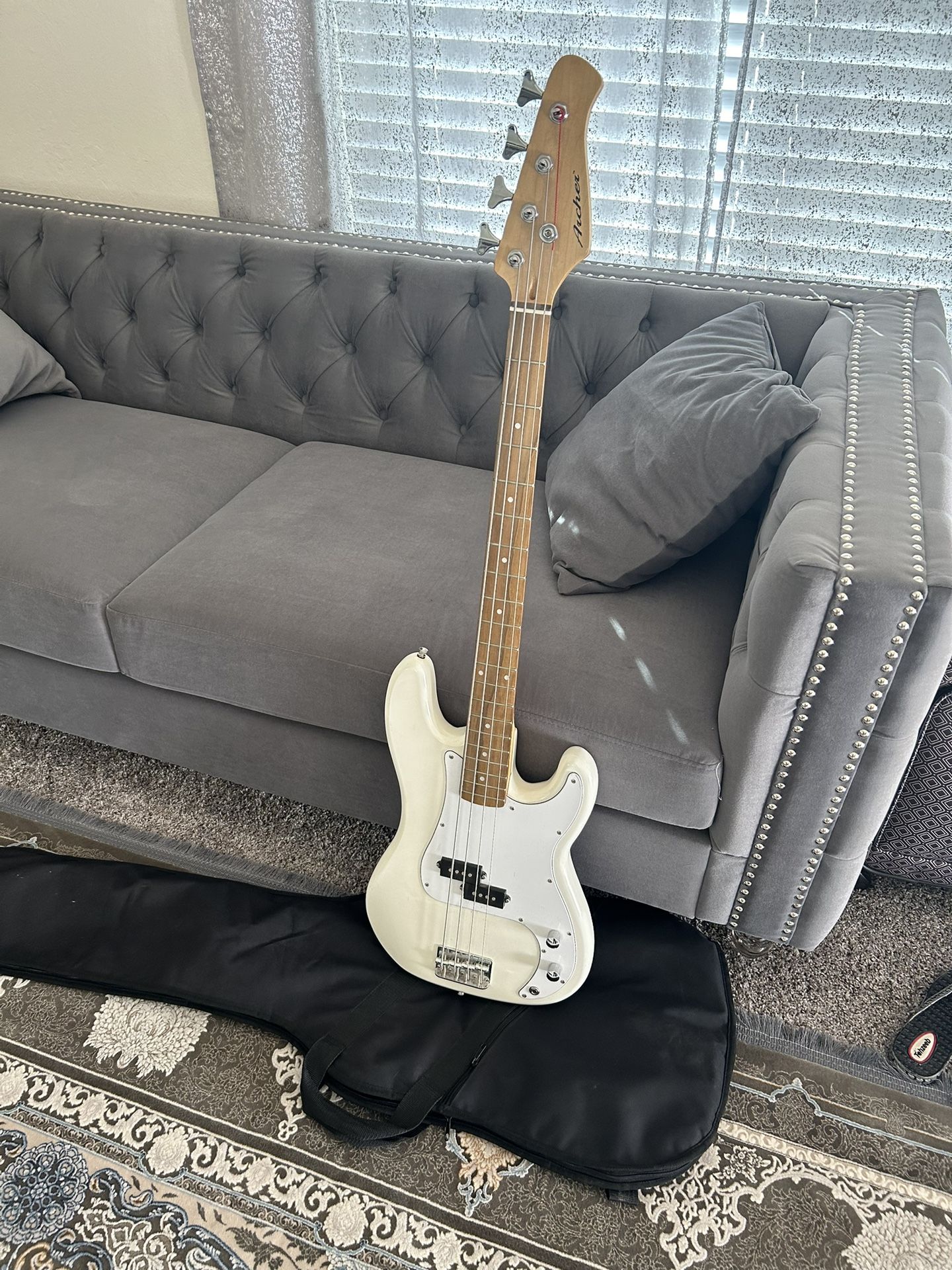 Great 😊 Archer SB10 P-Style White Electric Bass - White
